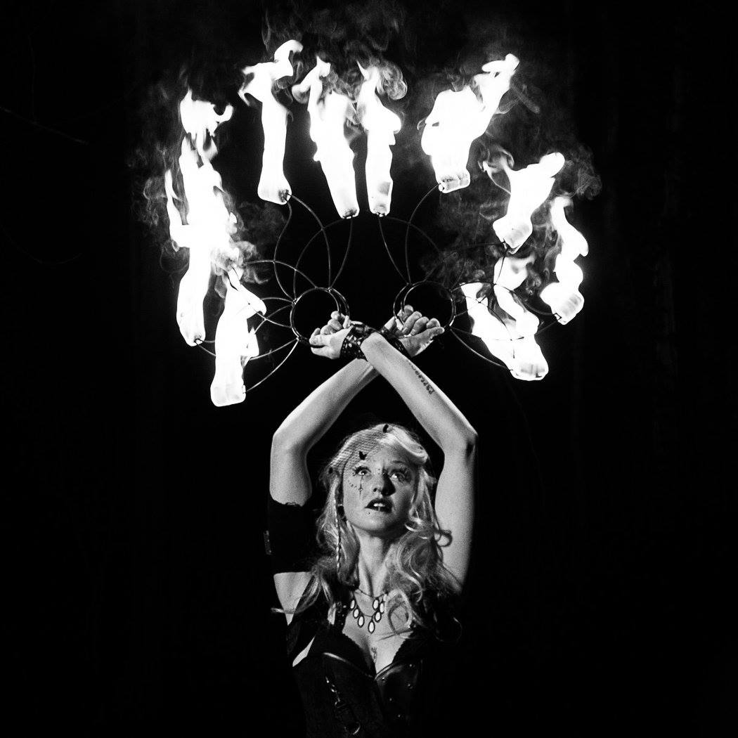 eventails feu jer madonne